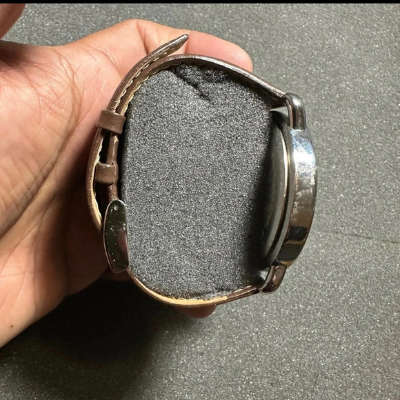 Kenneth Cole New York Quartz Mens Watch Silver tone Dial Brown Strap Working - Picture 8 of 8